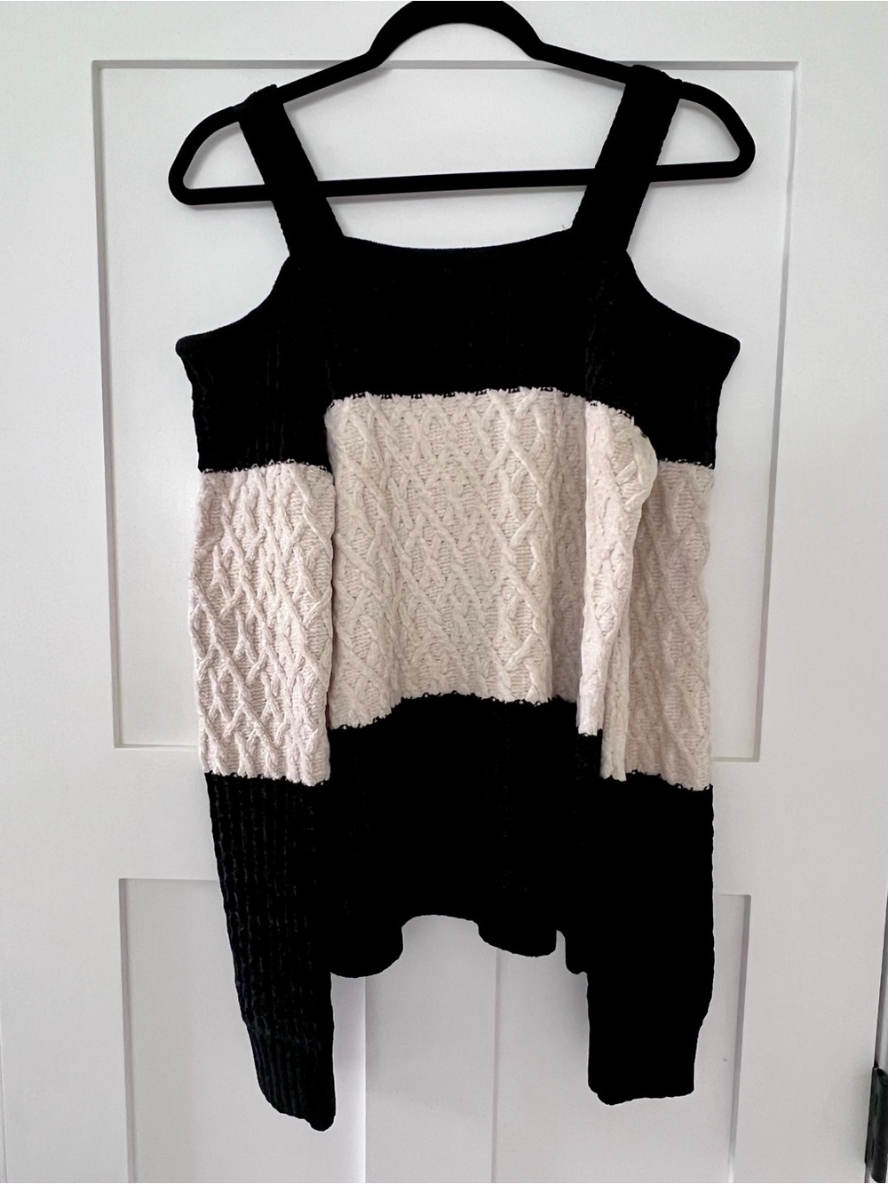 VENUS Black and Cream Cable-Panel Tank